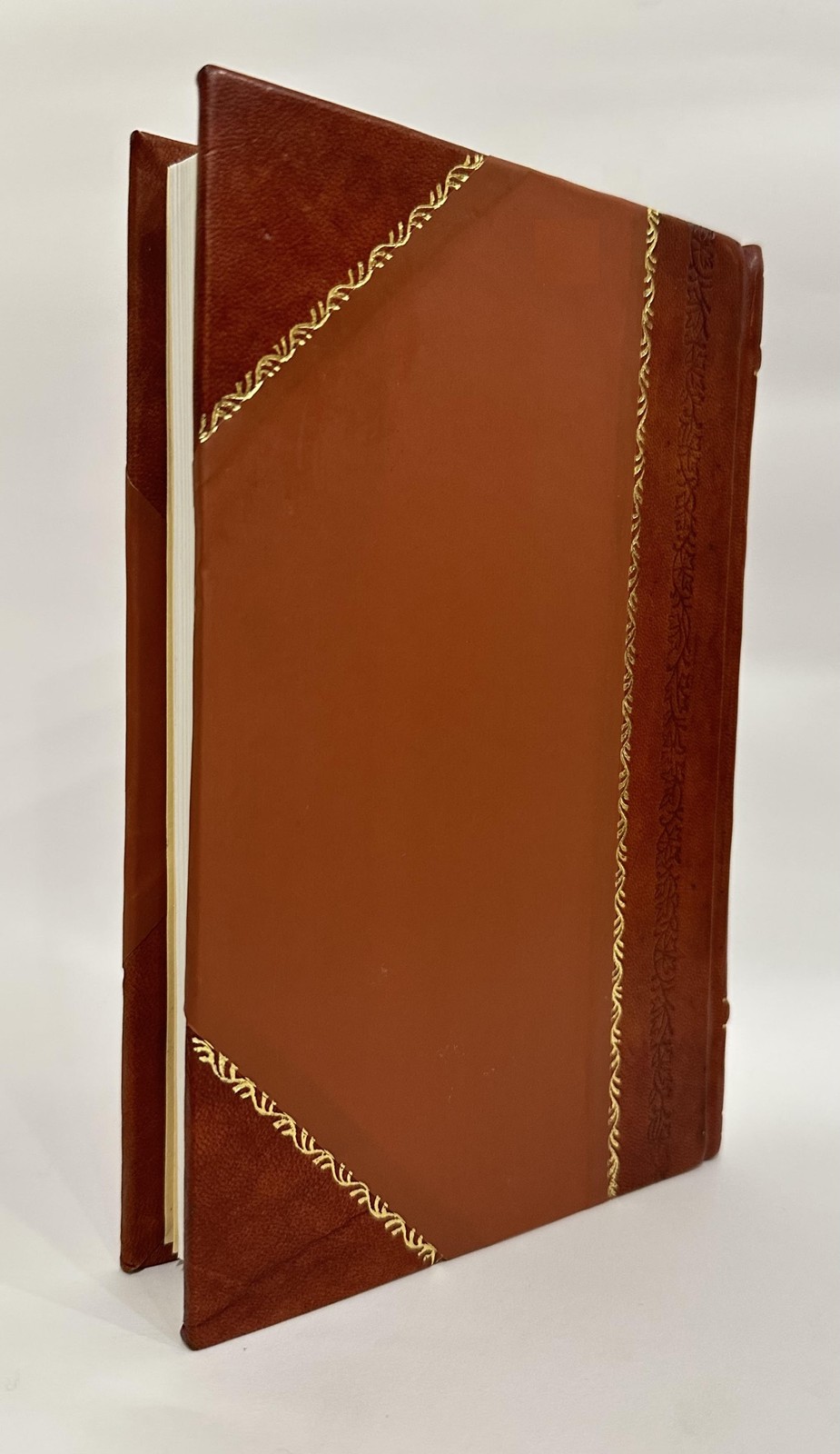 Questions Circulated Under the Authority of His Majestic Commis [Leather Bound]